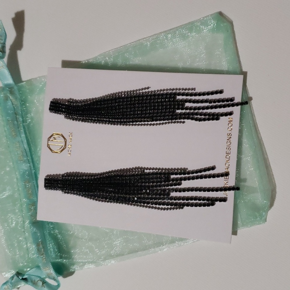 Black stone, glimmering earrings from Rachel Zoe subscription box, Curateur. - Picture 2 of 4